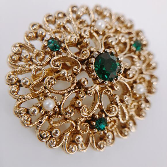 Vintage Signed JJ Filigree Brooch Gold Tone Rhinestone and Faux Pearl 1970s Pin - Picture 3 of 6